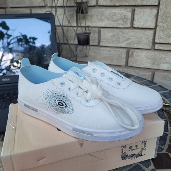 Ladles Sneakers - Picture 5 of 9